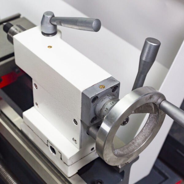 TOUR À MÉTAUX D'ÉTABLI 250X550 MM Ø26 MM 0,75KW 230V – Image 7